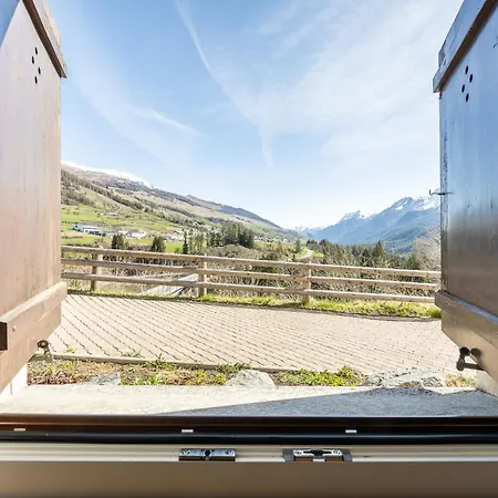 8001 Gemuetliche 2,5-zimmer-wohnung Mit Wunderschoenem Ausblick Richtung Scuol Apartamento