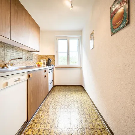 8001 Gemuetliche 2,5-zimmer-wohnung Mit Wunderschoenem Ausblick Richtung Scuol Appartement *